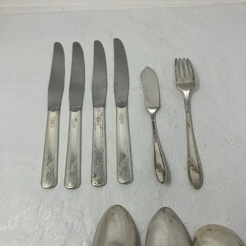 Tudor Plate Oneida Community QUEEN BESS II Mixed Lot of 13 Knife Spoon Fork